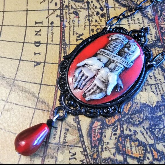 HANDMADE Long necklace I regret nothing red - Picture 4 of 4